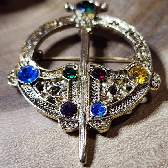 Vintage Gold Toned Celtic Tara Brooch with Multicolor Glass Gemstones - Picture 7 of 9
